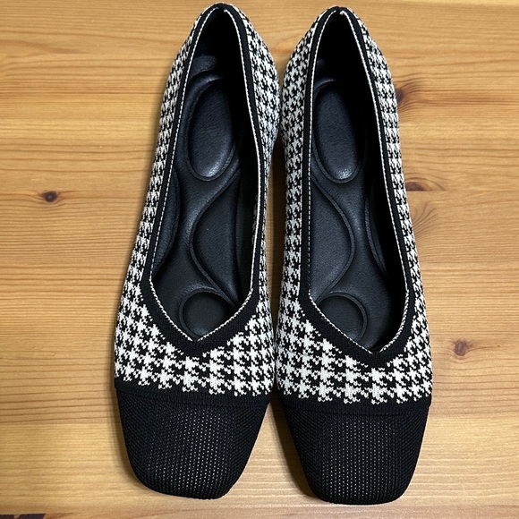 Newbella Houndstooth Knit Ballet Flats NWT Black White Cap Toe Square Toe Flats - Picture 2 of 4